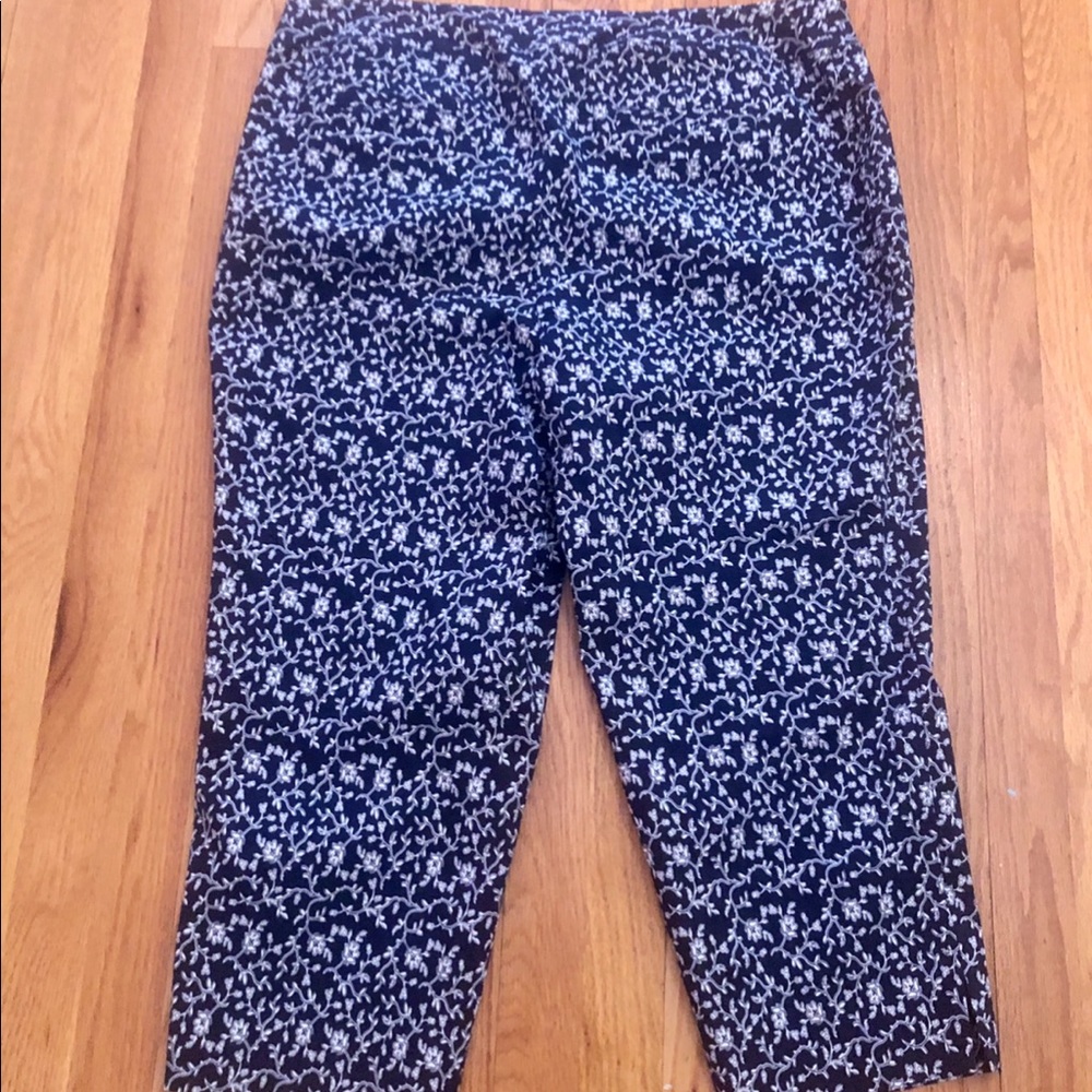 Dalia 18w floral pant/ capris